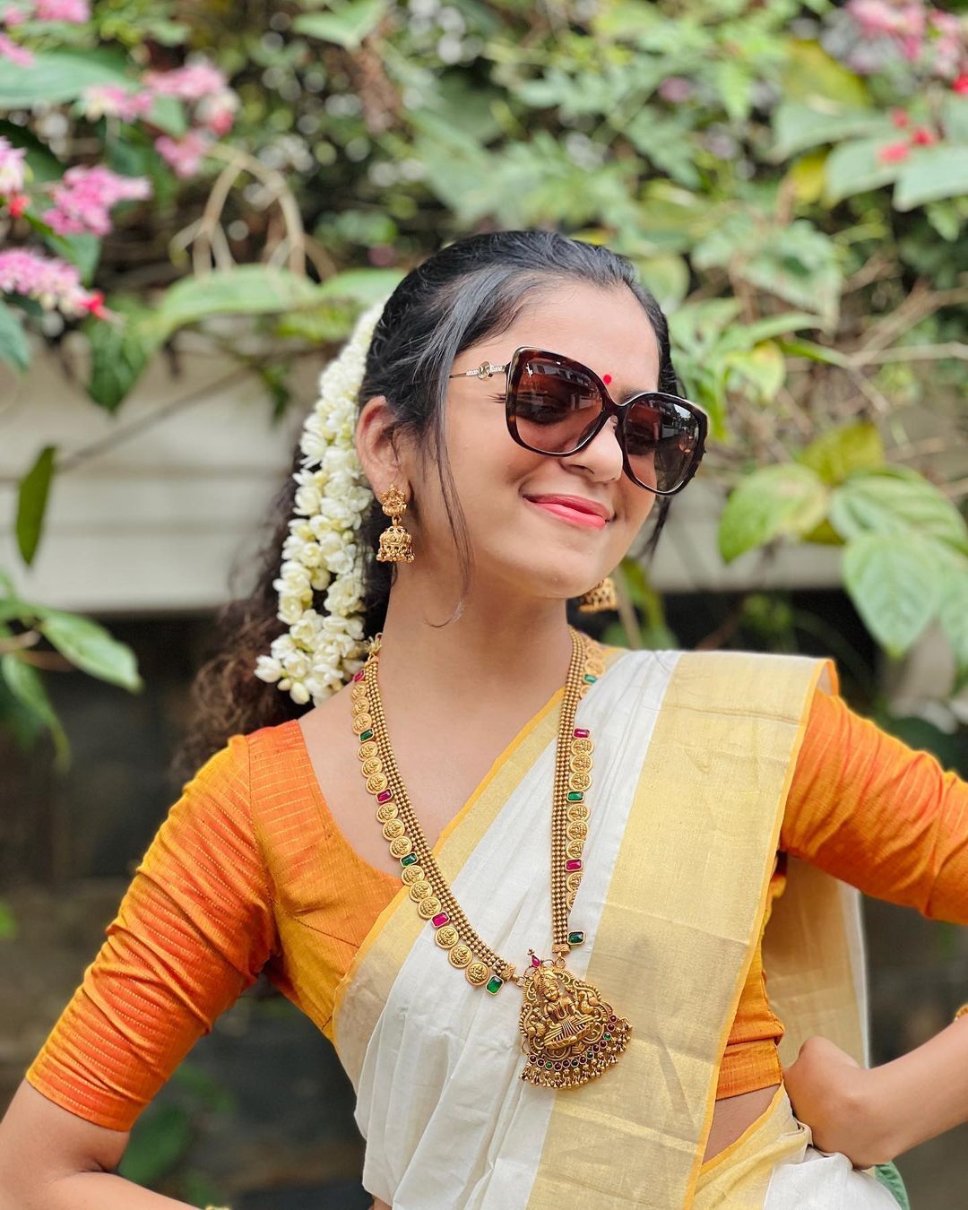 'ഇനി കുറച്ചു നാടനാവാം... കേരള സാരിയിൽ അതീവ സുന്ദരിയായി ഹൻസിക...'; ഹൻസു വലുതായെന്ന് വിശ്വസിക്കാനാവുന്നില്ലെന്ന് ആരാധകർ