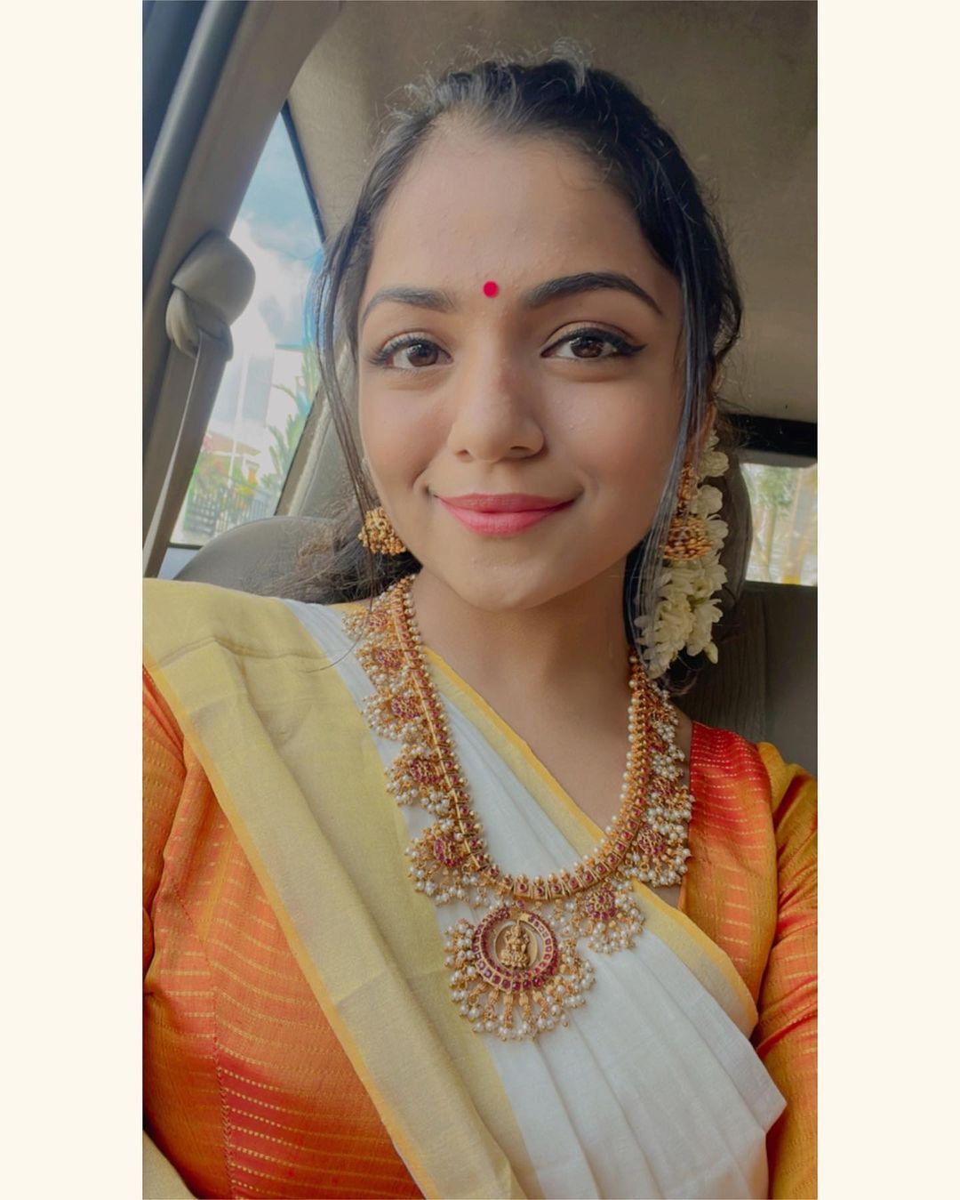 'ഇനി കുറച്ചു നാടനാവാം... കേരള സാരിയിൽ അതീവ സുന്ദരിയായി ഹൻസിക...'; ഹൻസു വലുതായെന്ന് വിശ്വസിക്കാനാവുന്നില്ലെന്ന് ആരാധകർ