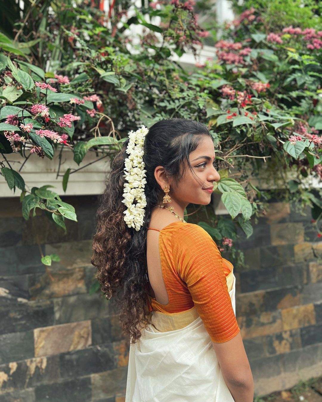 'ഇനി കുറച്ചു നാടനാവാം... കേരള സാരിയിൽ അതീവ സുന്ദരിയായി ഹൻസിക...'; ഹൻസു വലുതായെന്ന് വിശ്വസിക്കാനാവുന്നില്ലെന്ന് ആരാധകർ