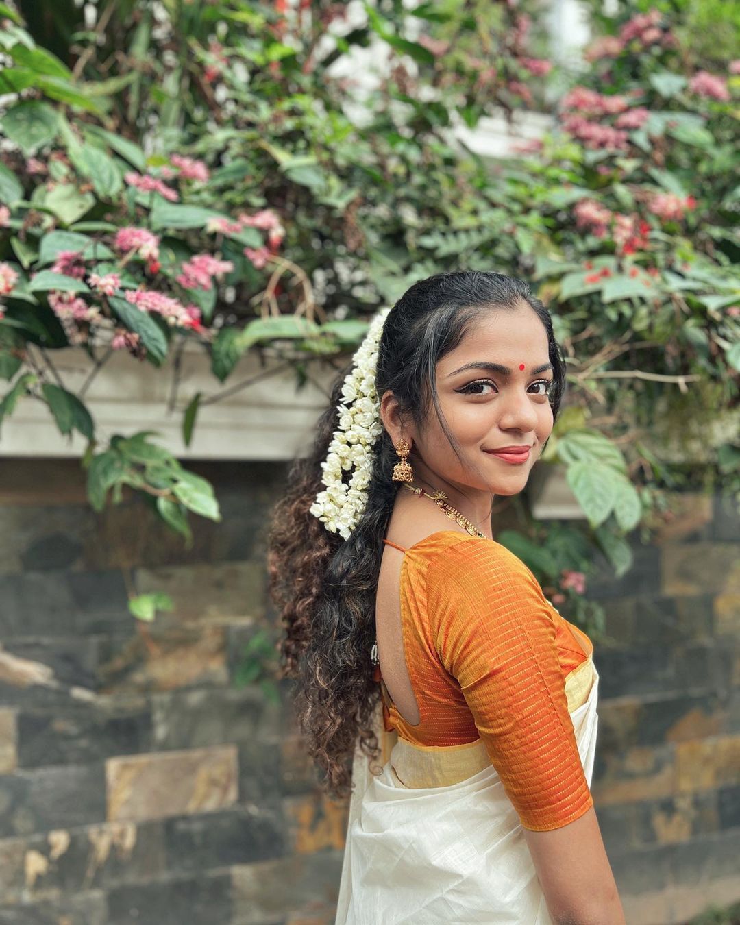 'ഇനി കുറച്ചു നാടനാവാം... കേരള സാരിയിൽ അതീവ സുന്ദരിയായി ഹൻസിക...'; ഹൻസു വലുതായെന്ന് വിശ്വസിക്കാനാവുന്നില്ലെന്ന് ആരാധകർ