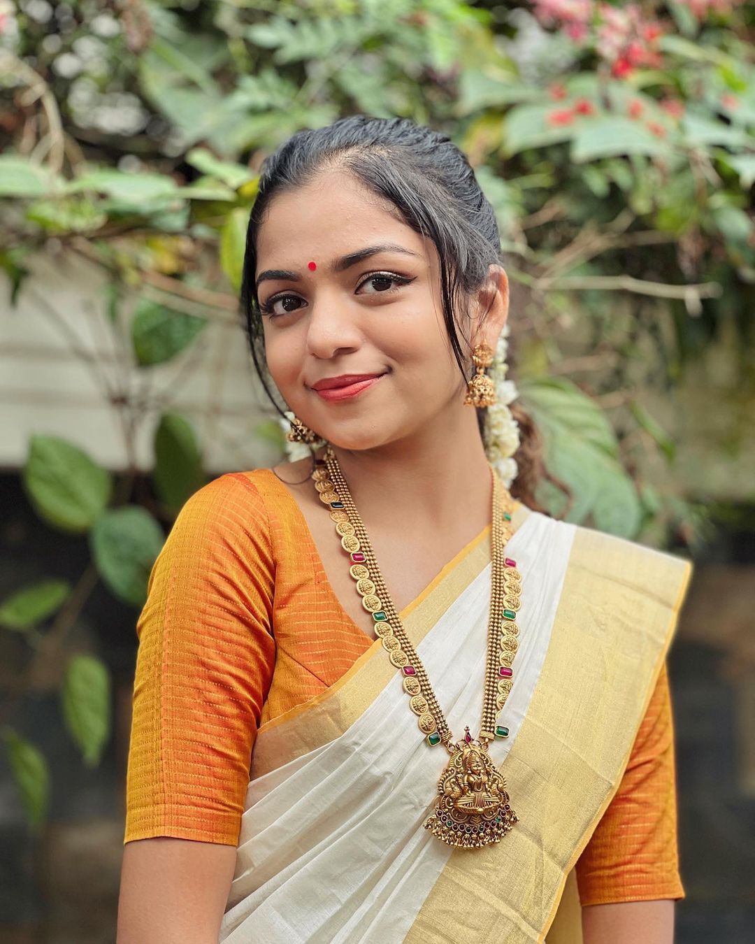 'ഇനി കുറച്ചു നാടനാവാം... കേരള സാരിയിൽ അതീവ സുന്ദരിയായി ഹൻസിക...'; ഹൻസു വലുതായെന്ന് വിശ്വസിക്കാനാവുന്നില്ലെന്ന് ആരാധകർ