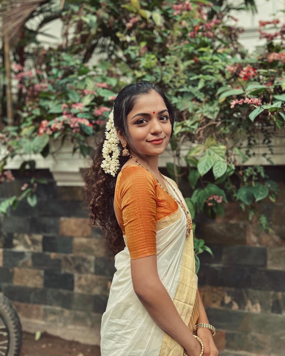 'ഇനി കുറച്ചു നാടനാവാം... കേരള സാരിയിൽ അതീവ സുന്ദരിയായി ഹൻസിക...'; ഹൻസു വലുതായെന്ന് വിശ്വസിക്കാനാവുന്നില്ലെന്ന് ആരാധകർ