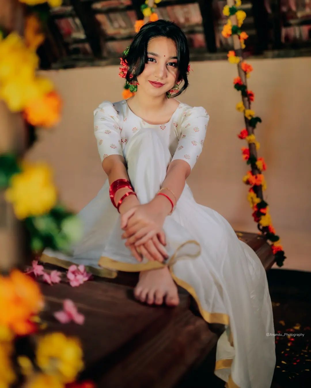 ഓണം വൈബ്സ്... സെറ്റ് പാവാടയിൽ സുന്ദരിയായി മാവ്യു താരം തമന്ന പ്രമോദ്!