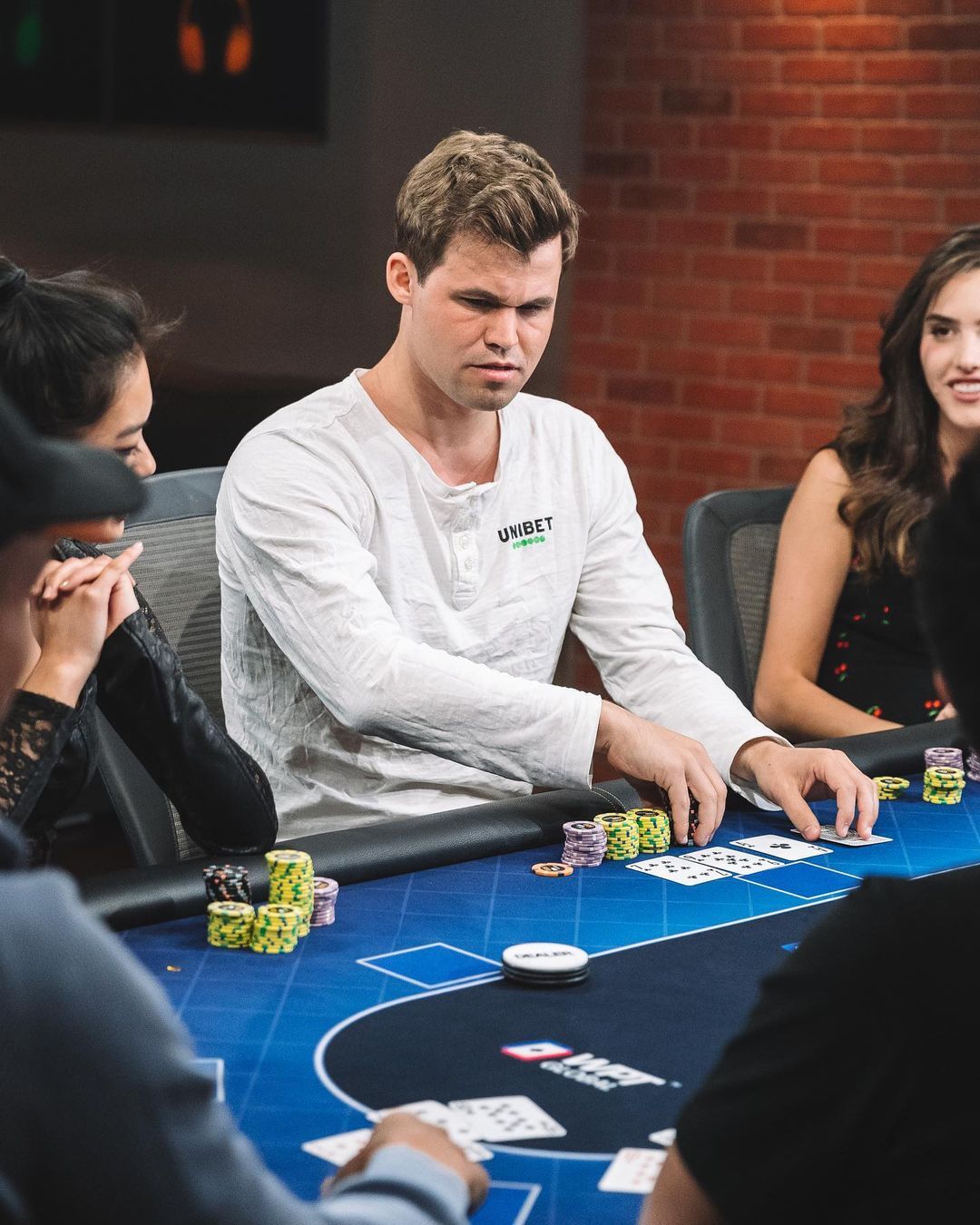 ക്രിസ്റ്റ്യാനോ റൊണാള്‍ഡോയോ ലയണല്‍ മെസ്സിയോ 'ഗോട്ട്' മാഗ്നസ് കാള്‍സന്റെ മറുപടി വൈറല്‍