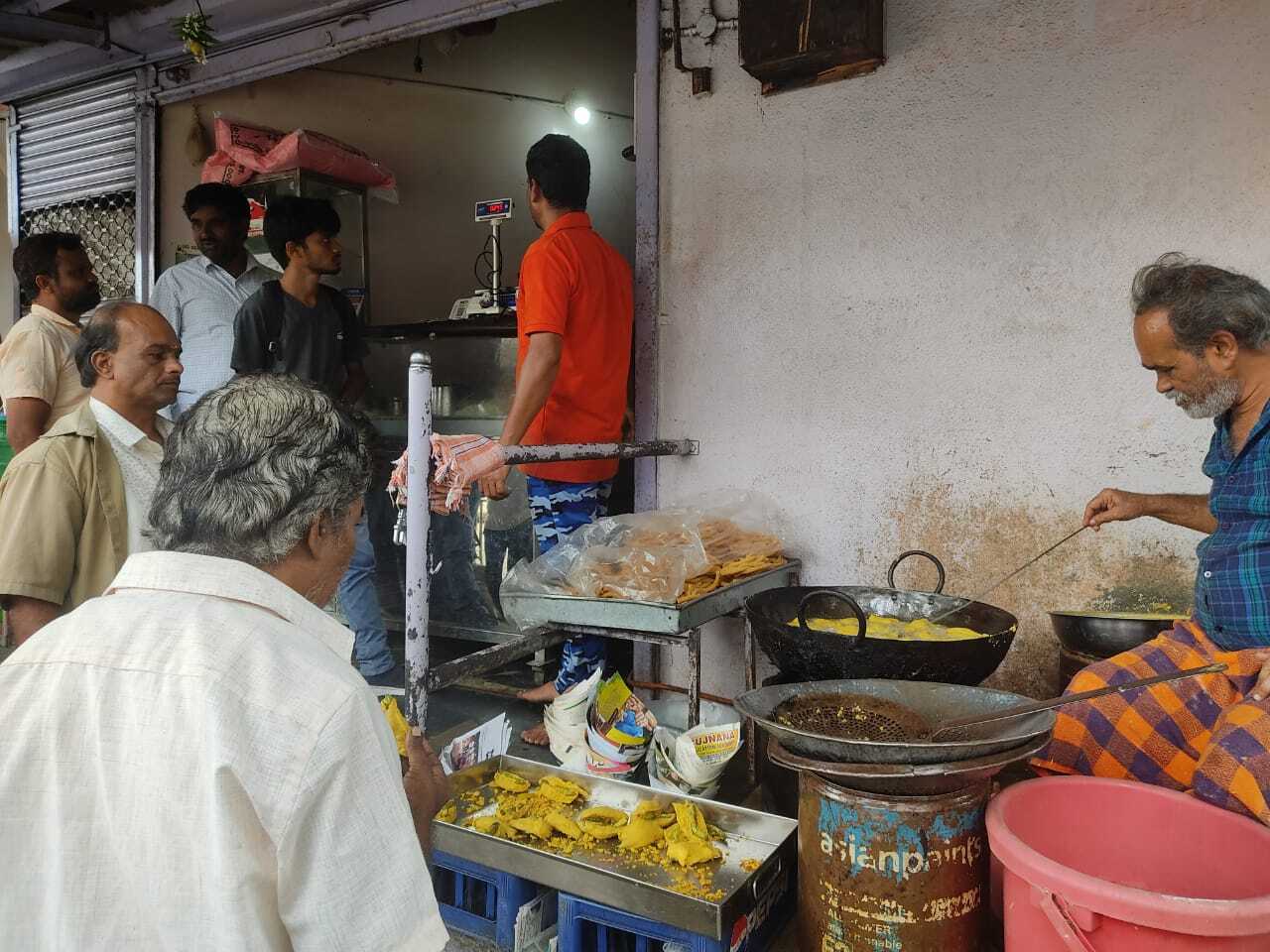 ಇಲ್ಲಿಯವರೆಗೂ ರುಚಿ ಕಳೆದುಕೊಳ್ಳದ ಬೆಣ್ಣೆನಗರಿ ದಾವಣಗೆರೆ ಮಿರ್ಚಿ, ಮಂಡಕ್ಕಿ, 