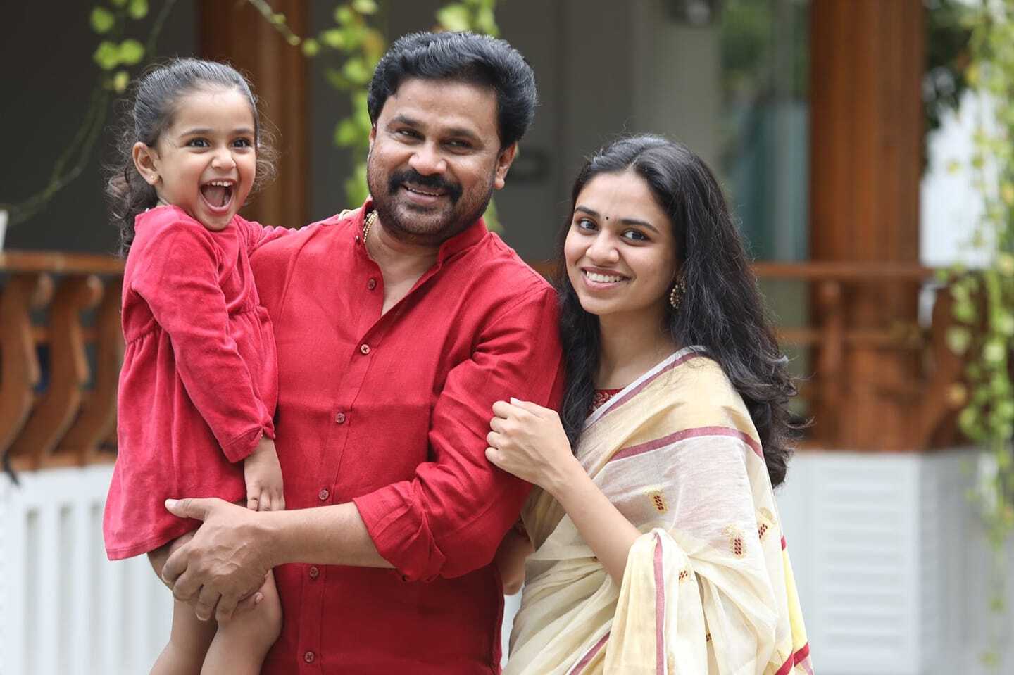 ഓണച്ചന്തത്തില്‍ തിളങ്ങി ദിലീപും കുടുംബവും; അടിപൊളി ഓണം ആശംസിച്ച് ആരാധകര്‍ 