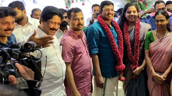 ഒരു രക്തഹാരം അങ്ങോട്ടും ഇങ്ങോട്ടും, ആര്യാ രാജേന്ദ്രൻ-സച്ചിൻദേവ് വിവാഹ ചിത്രങ്ങൾ കാണാം