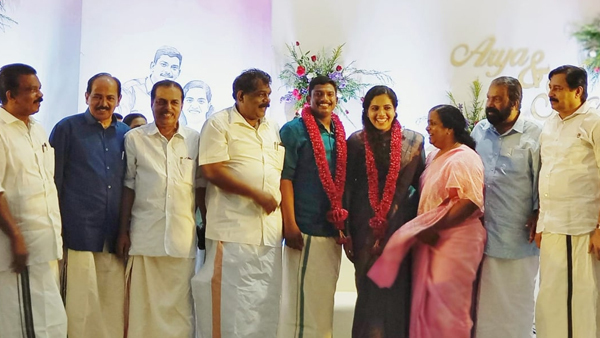 ഒരു രക്തഹാരം അങ്ങോട്ടും ഇങ്ങോട്ടും, ആര്യാ രാജേന്ദ്രൻ-സച്ചിൻദേവ് വിവാഹ ചിത്രങ്ങൾ കാണാം