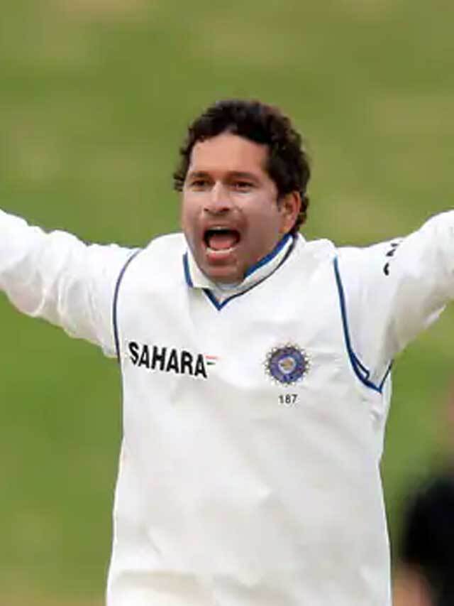 ബാറ്റിംഗ് മാത്രമല്ലടോ.. ബൗളിംഗിലുമുണ്ടെടോ പിടി..; ബൗളിംഗില്‍ സച്ചിന്റെ അപൂര്‍വ റെക്കോഡുകള്‍