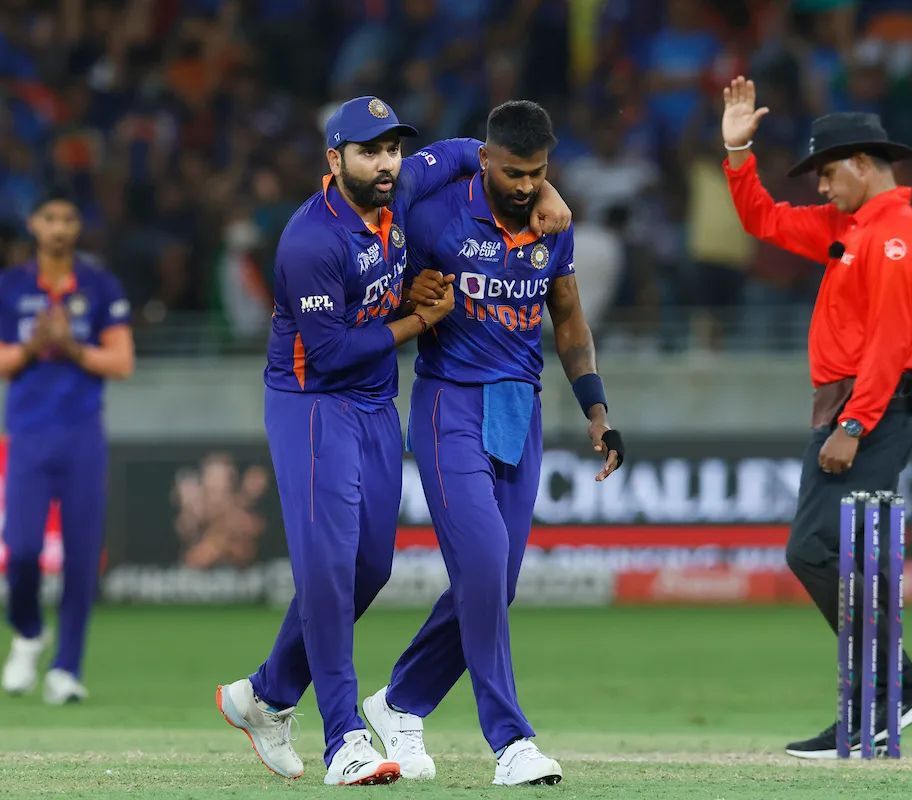 എന്തായിത് ഭുവി, ഇങ്ങനൊക്കെ ചെയ്യാമോ? തോല്‍പ്പിച്ചത് 2 കളികള്‍, ഏഷ്യാകപ്പില്‍ ഇന്ത്യ പുറത്ത്!!