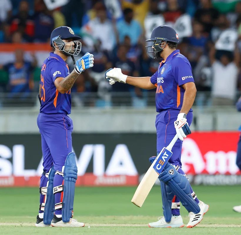 എന്തായിത് ഭുവി, ഇങ്ങനൊക്കെ ചെയ്യാമോ? തോല്‍പ്പിച്ചത് 2 കളികള്‍, ഏഷ്യാകപ്പില്‍ ഇന്ത്യ പുറത്ത്!!