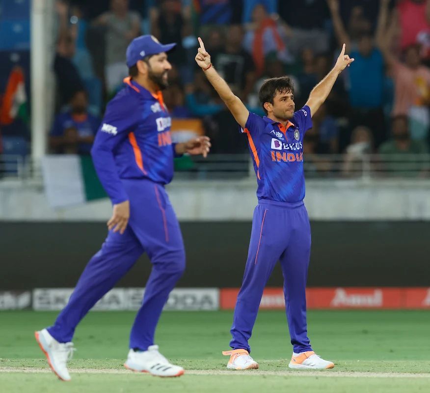 കിങ് ഈസ് ബാക്ക്; വിരാട് കോലിയുടെ മരണമാസ് ബാറ്റിംഗ്, ജയിച്ചത് പാകിസ്താന്‍