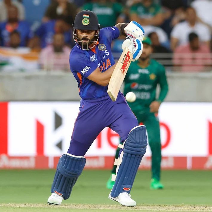 കിങ് ഈസ് ബാക്ക്; വിരാട് കോലിയുടെ മരണമാസ് ബാറ്റിംഗ്, ജയിച്ചത് പാകിസ്താന്‍