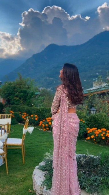 Jasmin Bhasin and Aly Goni looks absolutely adorable as they twin in pink