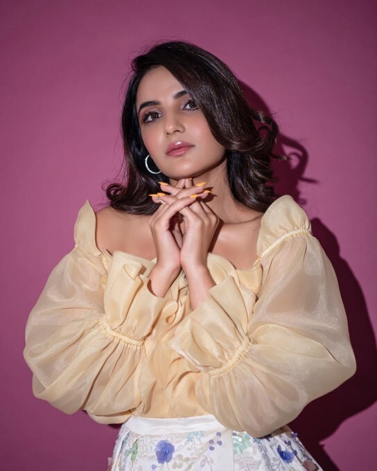 Jasmin Bhasin and Aly Goni looks absolutely adorable as they twin in pink