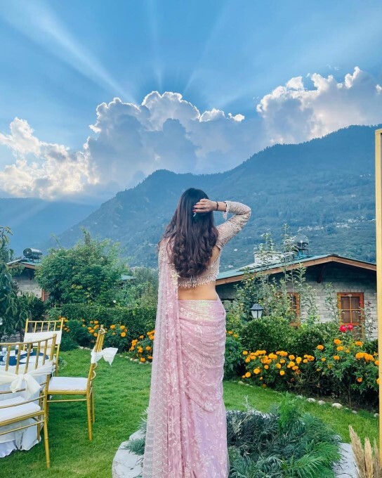 Jasmin Bhasin and Aly Goni looks absolutely adorable as they twin in pink
