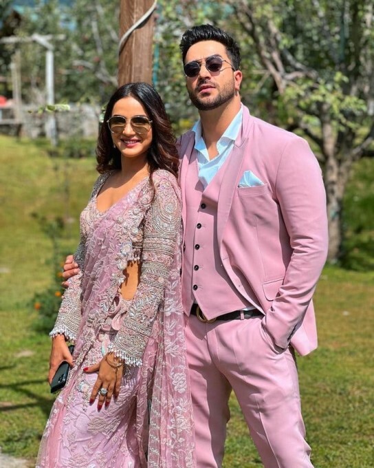 Jasmin Bhasin and Aly Goni looks absolutely adorable as they twin in pink