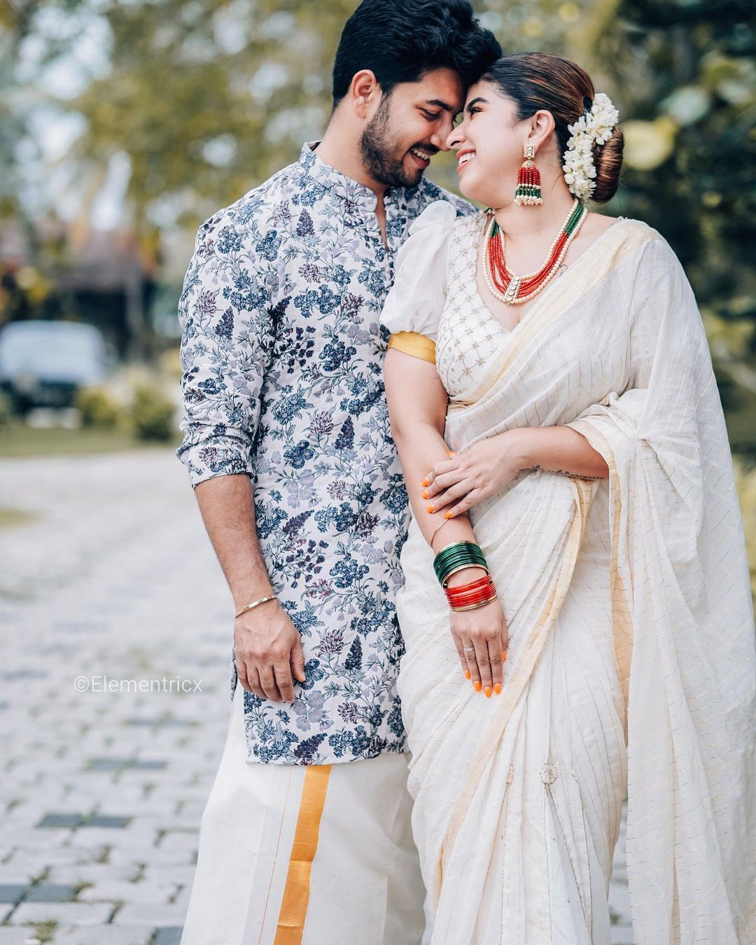 ദേ..നോക്കൂ..ഒരു പച്ചക്കിളി; അപർണയുടെ അടിപൊളി ചിത്രങ്ങൾ 