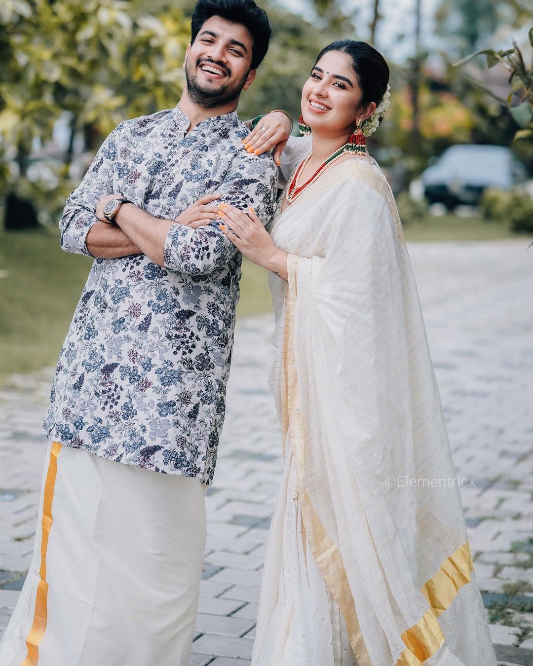 ദേ..നോക്കൂ..ഒരു പച്ചക്കിളി; അപർണയുടെ അടിപൊളി ചിത്രങ്ങൾ 