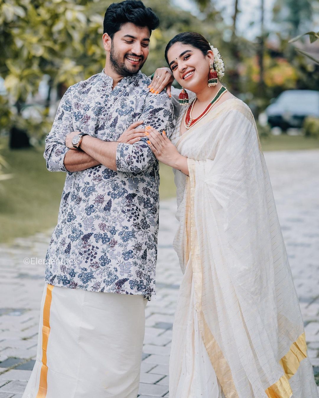 ദേ..നോക്കൂ..ഒരു പച്ചക്കിളി; അപർണയുടെ അടിപൊളി ചിത്രങ്ങൾ Jeeva's Wife