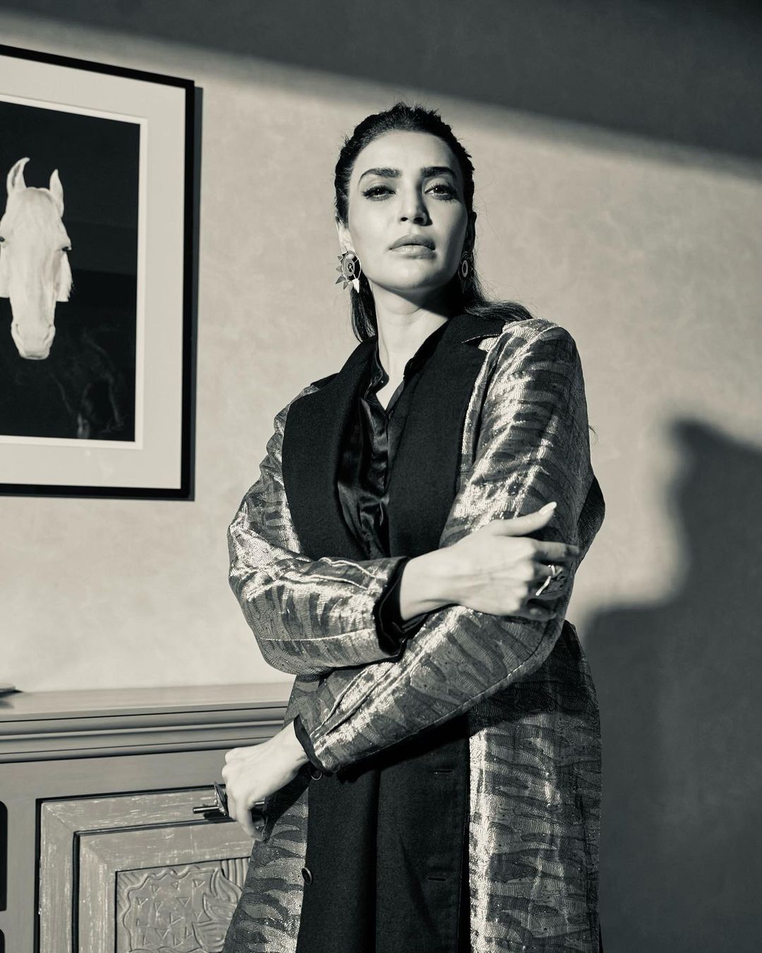 Karishma Tanna Pics: करिश्मा तन्ना पर फिर चढ़ी बेबाकी, Casual लुक्स में भी लूटी महफिल 