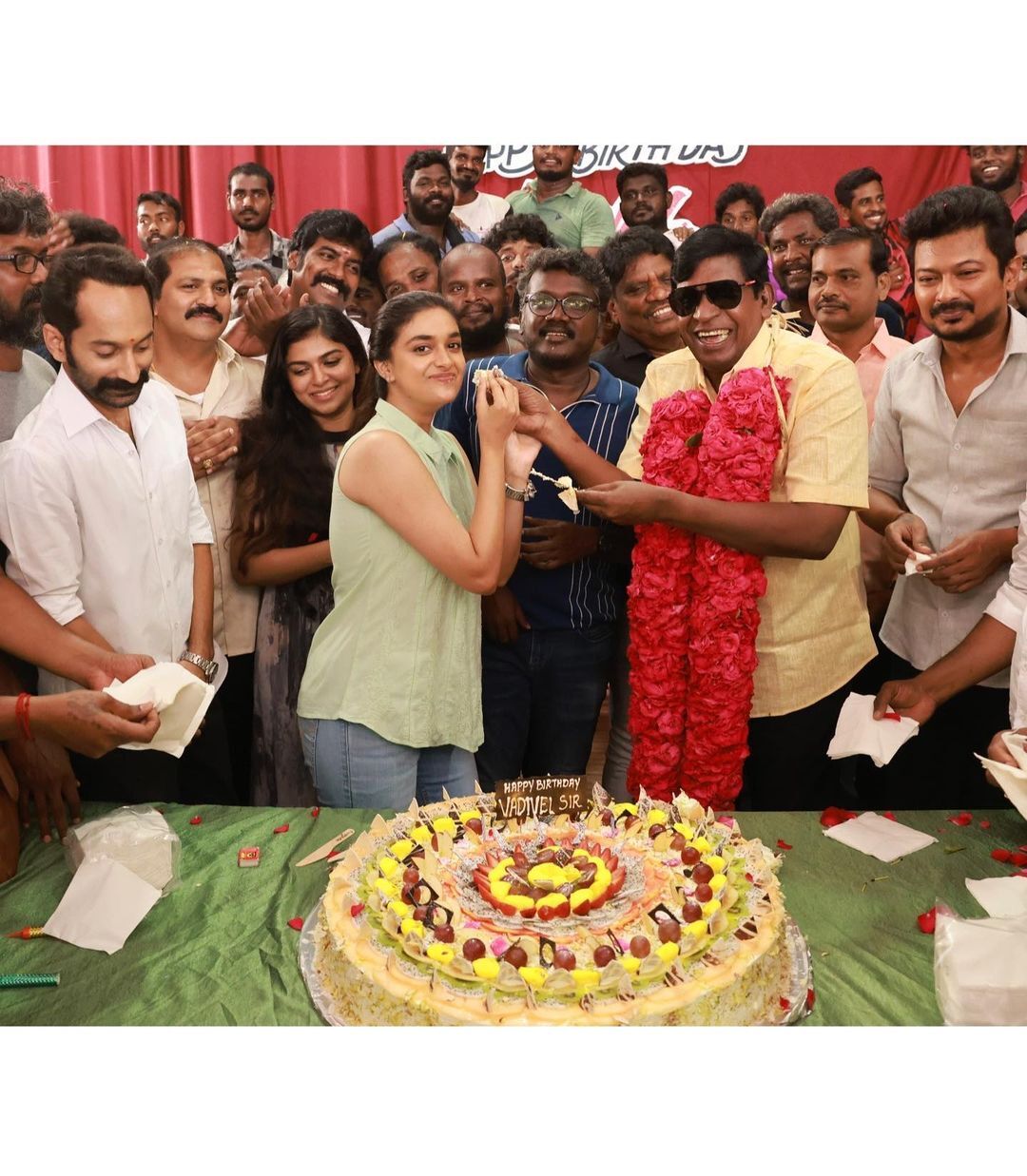 കളര്‍ഫുളാണല്ലോ മൊത്തം, ക്യൂട്ട് ലുക്കില്‍ കീര്‍ത്തി, കൂടെയുള്ളതെല്ലാം സൂപ്പര്‍ സ്റ്റാര്‍സ്, വൈറലായി ചിത്രങ്ങള്‍