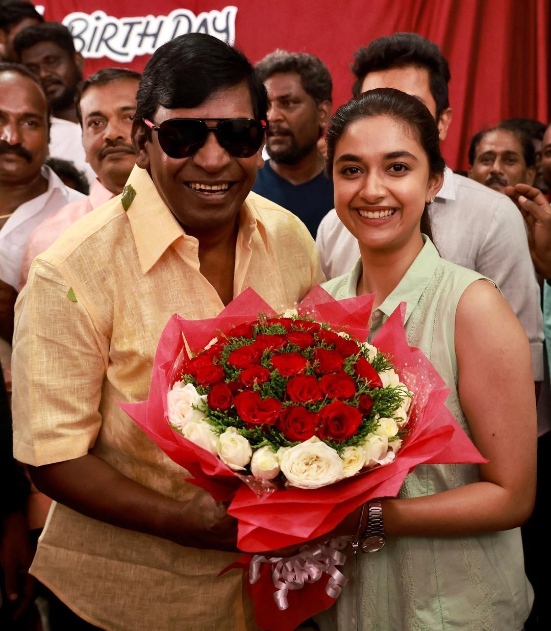 കളര്‍ഫുളാണല്ലോ മൊത്തം, ക്യൂട്ട് ലുക്കില്‍ കീര്‍ത്തി, കൂടെയുള്ളതെല്ലാം സൂപ്പര്‍ സ്റ്റാര്‍സ്, വൈറലായി ചിത്രങ്ങള്‍