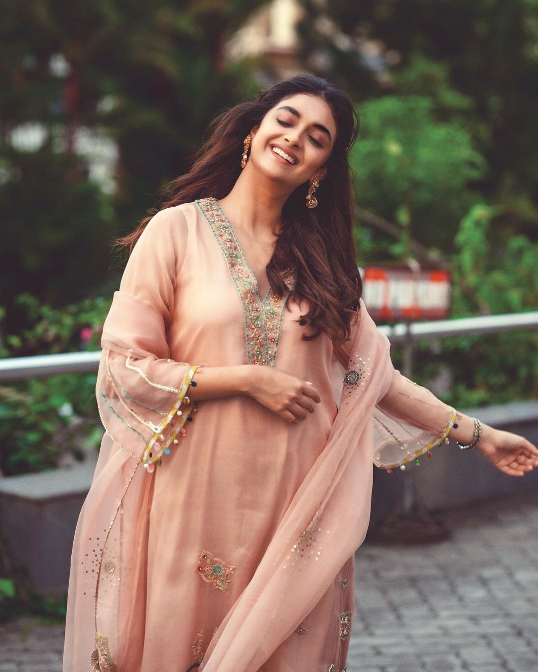 പെര്‍ഫെക്ട് ഓകെ, ആരാധകരേ ശാന്തരാകുവിന്‍ ഇത് കീര്‍ത്തി തന്നെയാണ്, ഒന്നൊന്നര ചിത്രങ്ങള്‍ വൈറല്‍