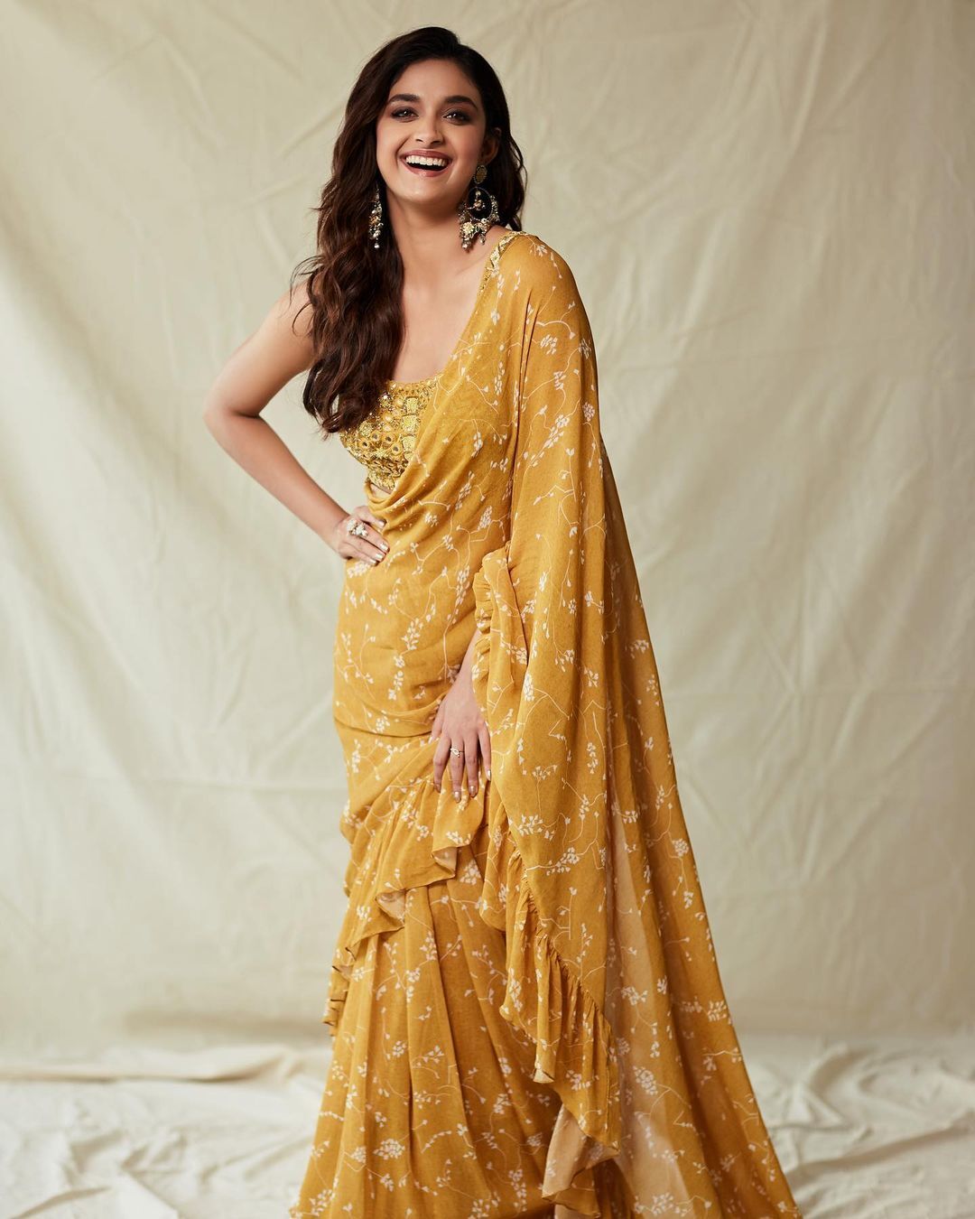 ഞെട്ടിച്ച് കഴിഞ്ഞെങ്കില്‍ നിര്‍ത്തികൂടേ; സില്‍വര്‍ നെറ്റില്‍ മാരക ലുക്കായി കീര്‍ത്തി സുരേഷ്, ചിത്രങ്ങള്‍ വൈറല്‍