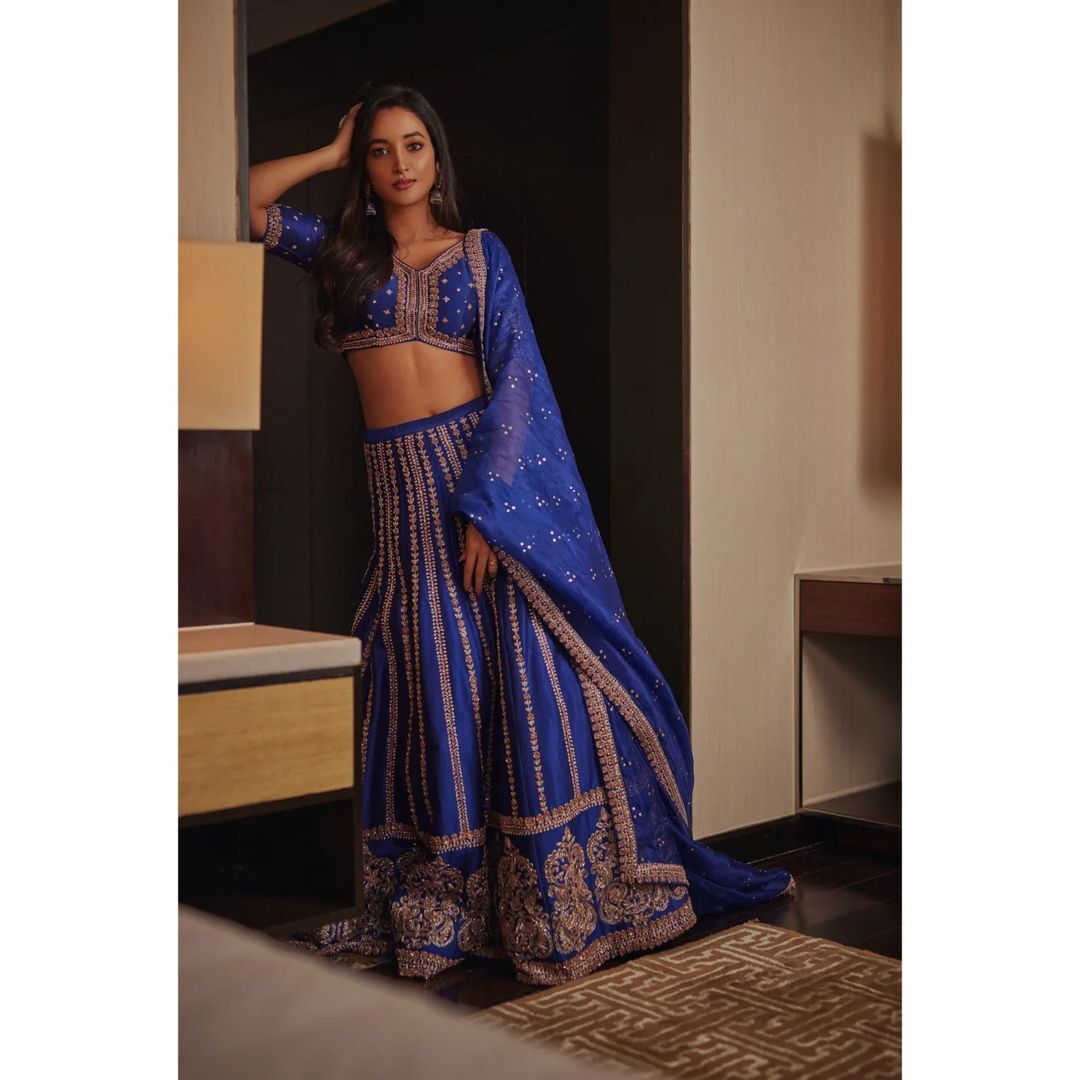 व्हाइट फ्रॉक सूट में KGF एक्ट्रेस श्रीनिधि शेट्टी ने दिखाईं खूबसूरत अदाएं, तस्वीरें देखकर एक्ट्रेस के हो जाएंगे फैन