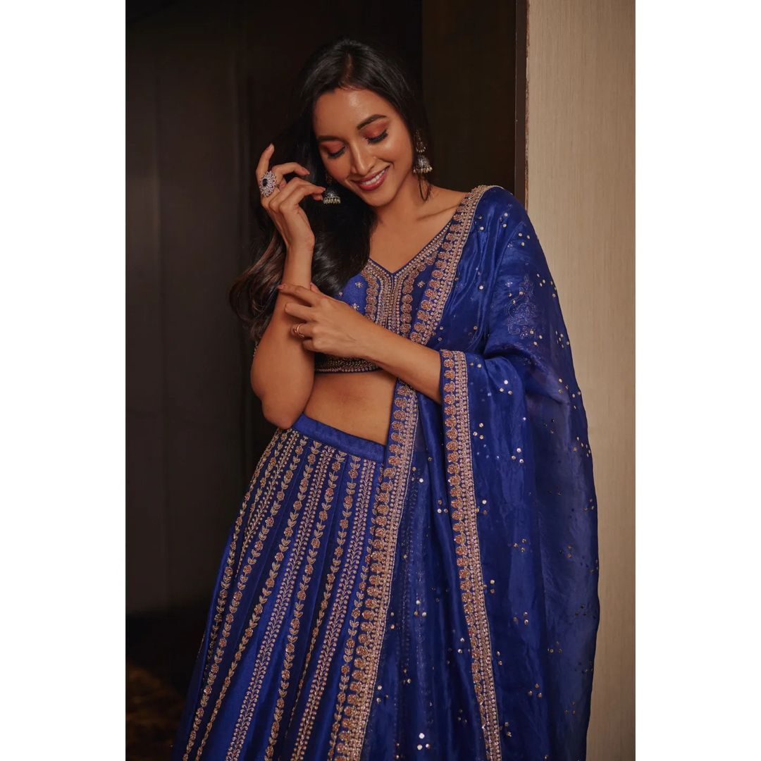व्हाइट फ्रॉक सूट में KGF एक्ट्रेस श्रीनिधि शेट्टी ने दिखाईं खूबसूरत अदाएं, तस्वीरें देखकर एक्ट्रेस के हो जाएंगे फैन