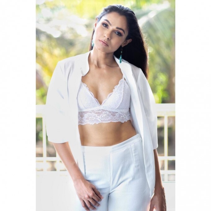 Kollywood Actress Andrea Jeremiah Latest Photos