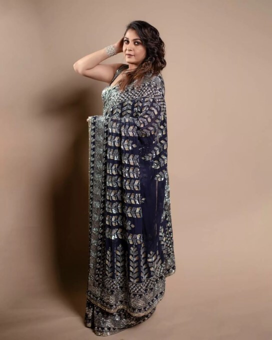 Kollywood Actress Ramya Krishnan Looks Stunning In Saree - Oneindia