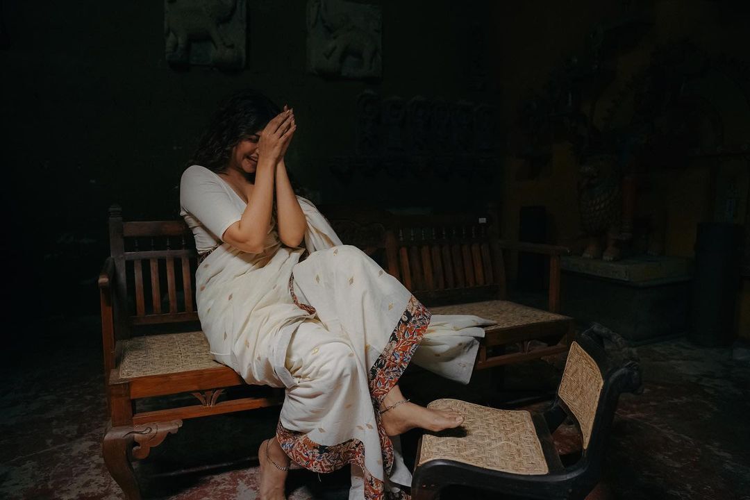 കുട്ടിക്കളി ഇനിയും മാറിയിട്ടില്ല അല്ലേ, മൊണാലിസയായി മഡോണ, ഒന്നൊന്നര തകര്‍പ്പാണല്ലോ; ചിത്രങ്ങള്‍ വൈറല്‍