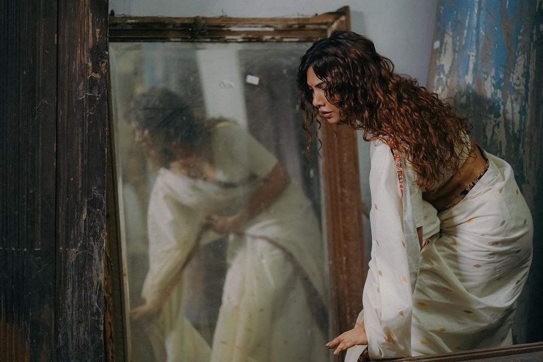 കുട്ടിക്കളി ഇനിയും മാറിയിട്ടില്ല അല്ലേ, മൊണാലിസയായി മഡോണ, ഒന്നൊന്നര തകര്‍പ്പാണല്ലോ; ചിത്രങ്ങള്‍ വൈറല്‍