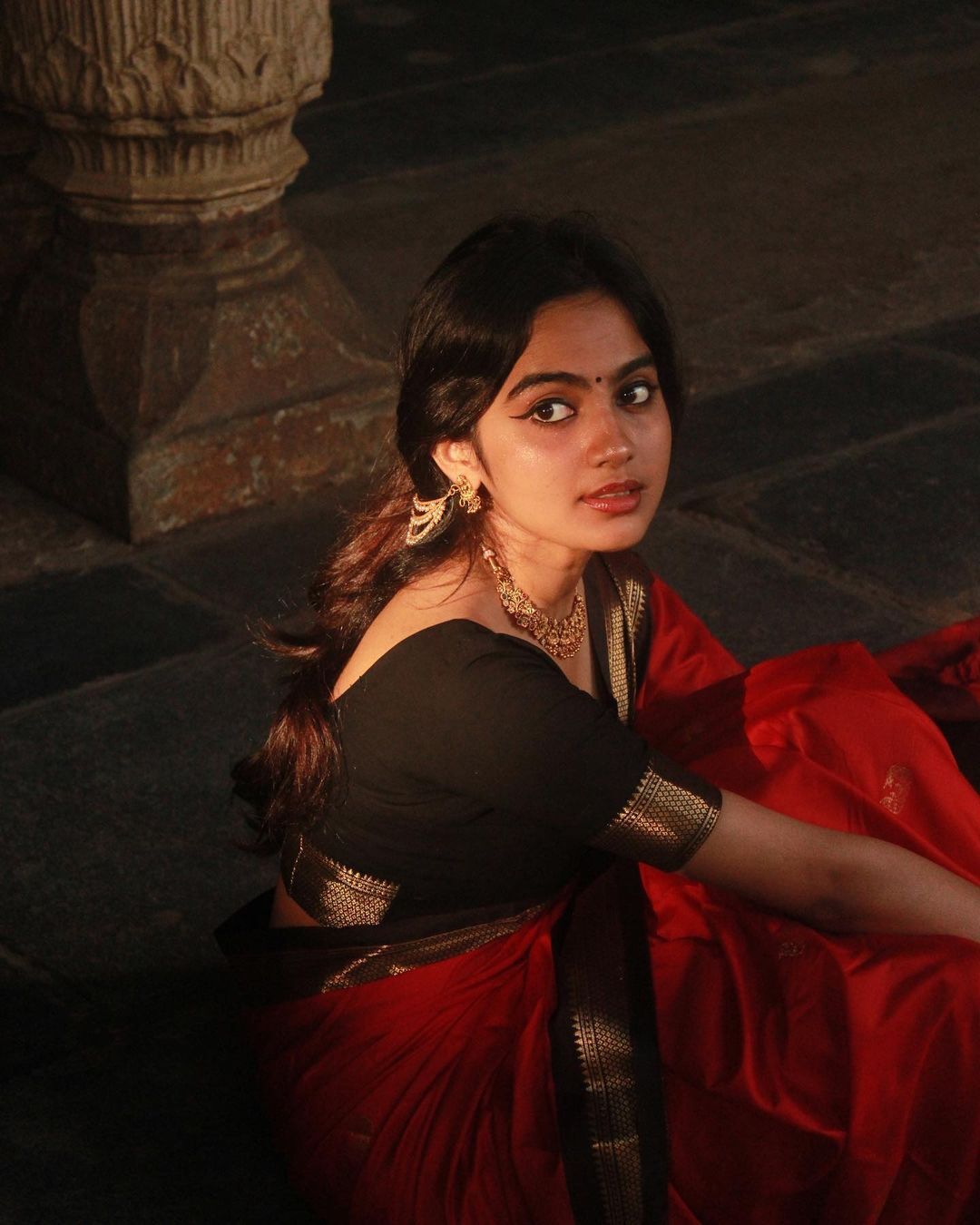 സാരിയില്‍ ദേവിക എന്നും സൂപ്പറാ... അതീവ സുന്ദരിയെന്ന് സോഷ്യല്‍ മീഡിയ, വൈറല്‍ ചിത്രങ്ങള്‍