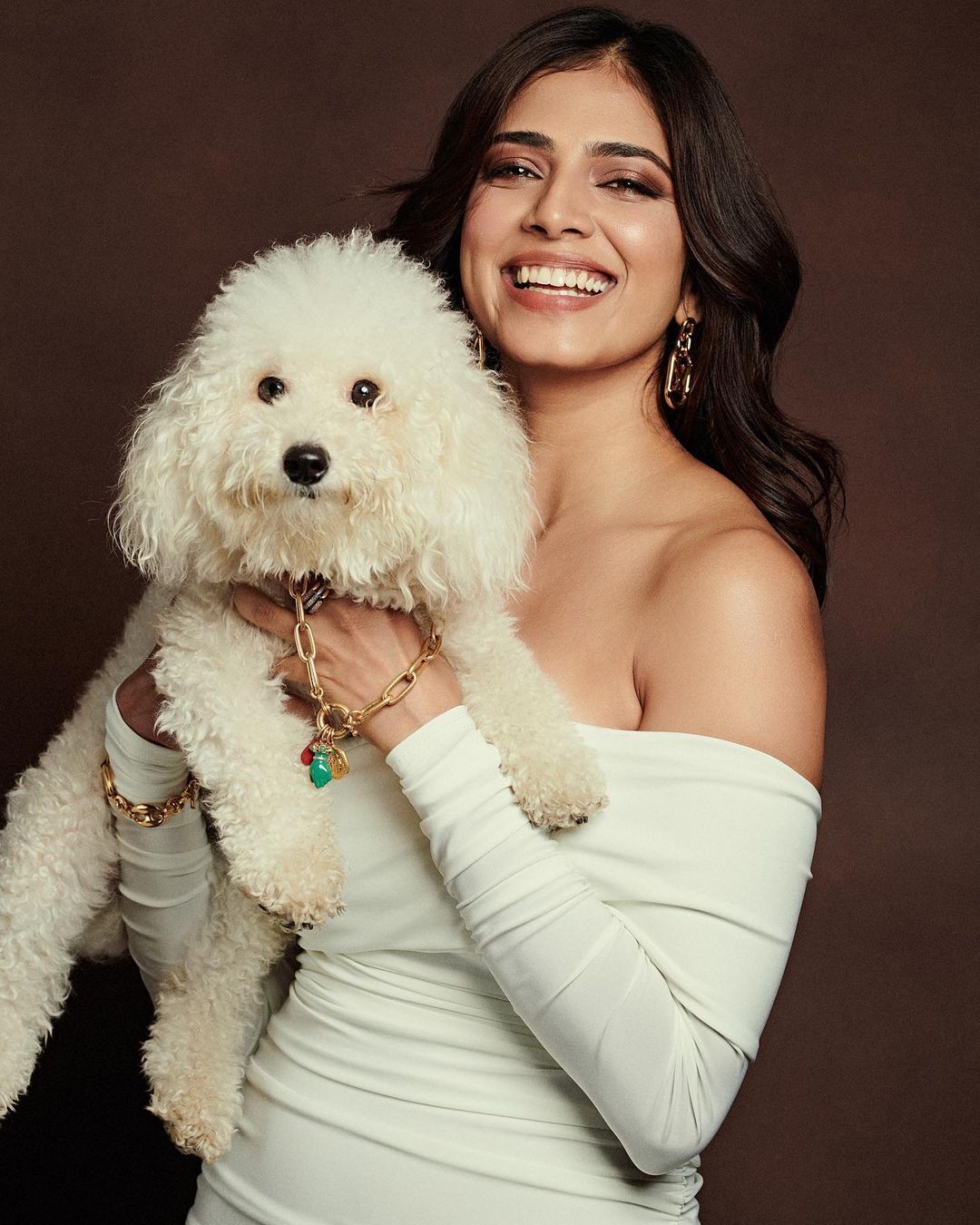 മാളവിക രണ്ടും കല്‍പ്പിച്ചാണല്ലോ; പിങ്ക് സാരി ഫേവറിറ്റാണോ, കീര്‍ത്തി സുരേഷിന്റെ കമന്റ് വൈറല്‍