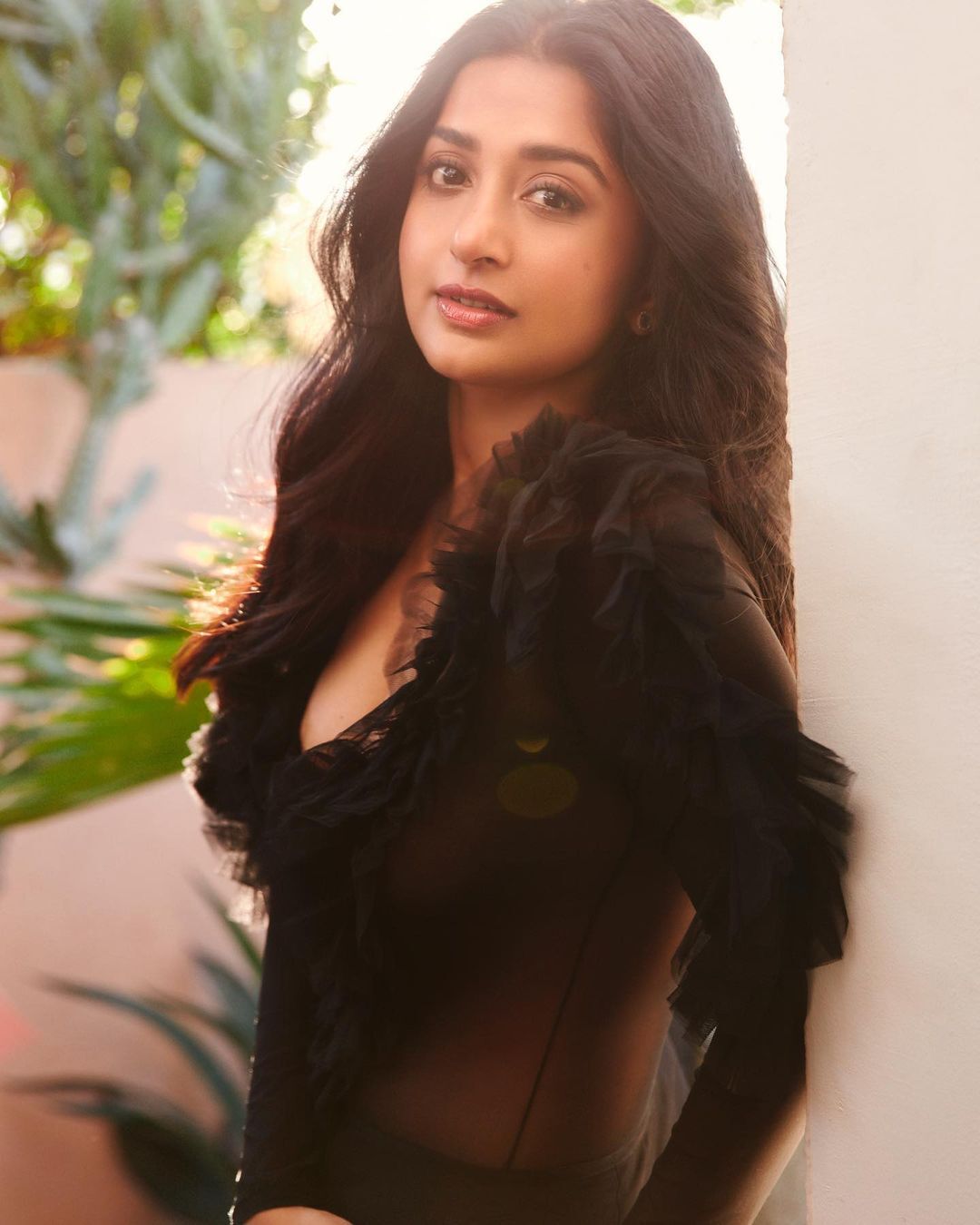 നീലയിൽ കൂൾ ലുക്കിൽ മീര ജാസ്മിൻ, താരത്തിന്റെ ഗ്ലാമറസ് ലുക്ക് സോഷ്യൽ മീഡിയയിൽ വൈറലാകുന്നു