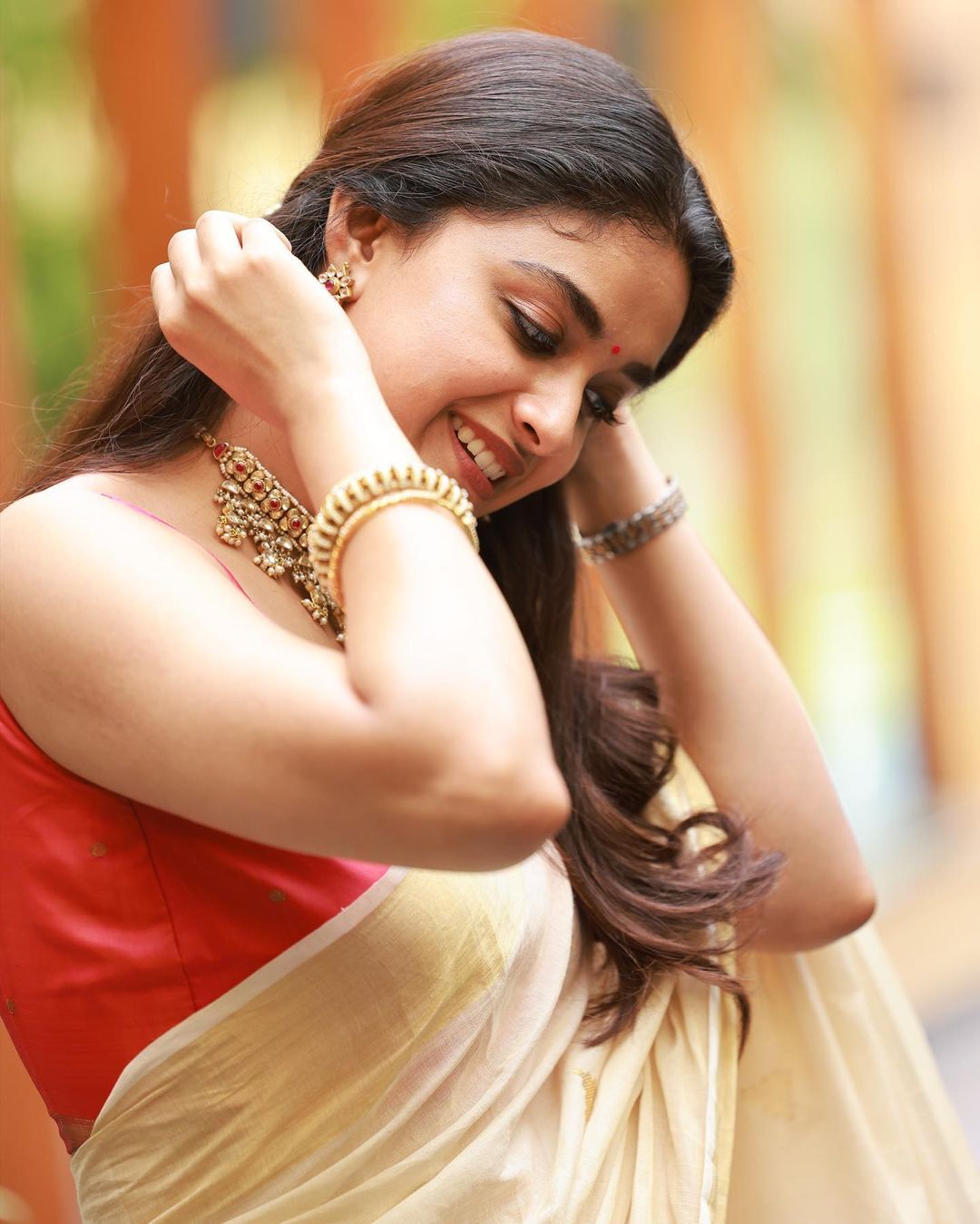 ഓണം തകർത്താടി കീർത്തി... സാരിയിൽ തകർപ്പൻ ഫോട്ടോഷൂട്ട്... കാണാം ചിത്രങ്ങൾ