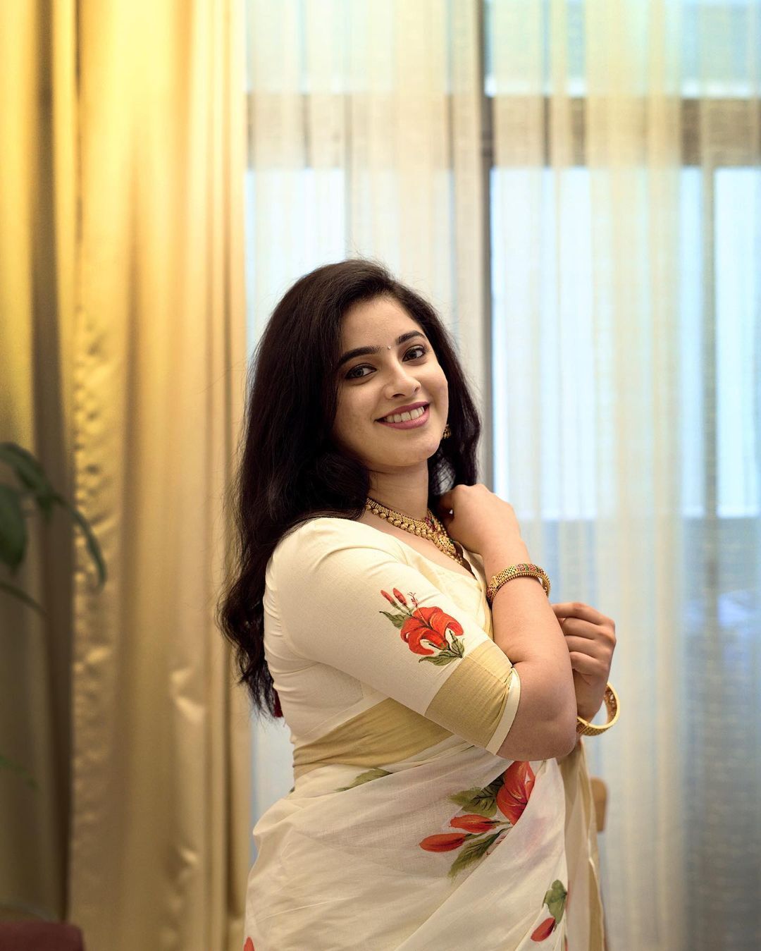 Aima Roshna കേരള സാരിയിൽ തിളങ്ങി ഐമ... ഓണാഘോഷങ്ങളുമായി താരം; സോഷ്യൽ മീഡിയയി ...