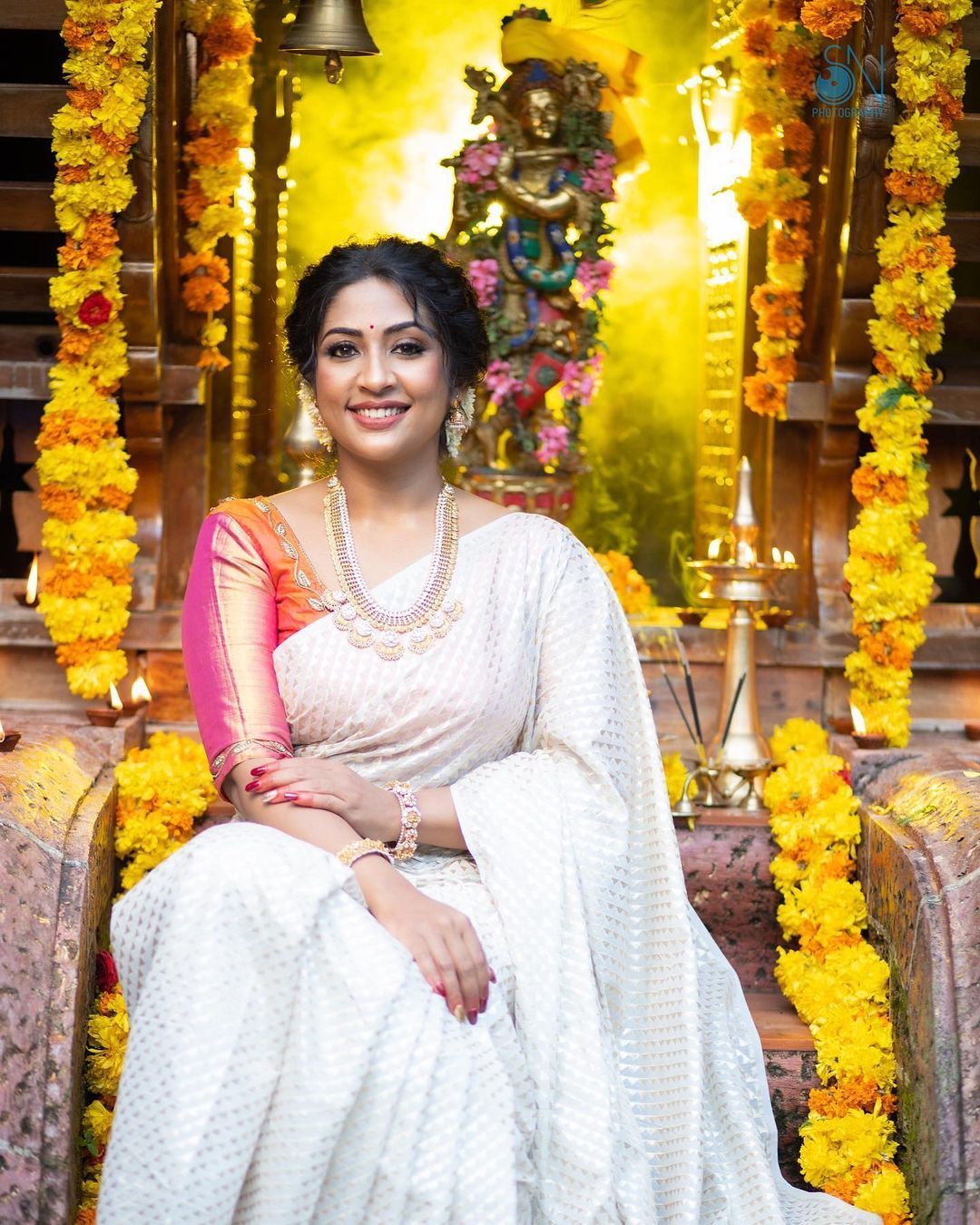 ഓണം അങ്ങ് നേപ്പാളിലാണ്.... ആഘോഷങ്ങൾ മിസ്സ് ചെയ്ത് നവ്യ നായർ, ചിത്രങ്ങൾ കാണാം