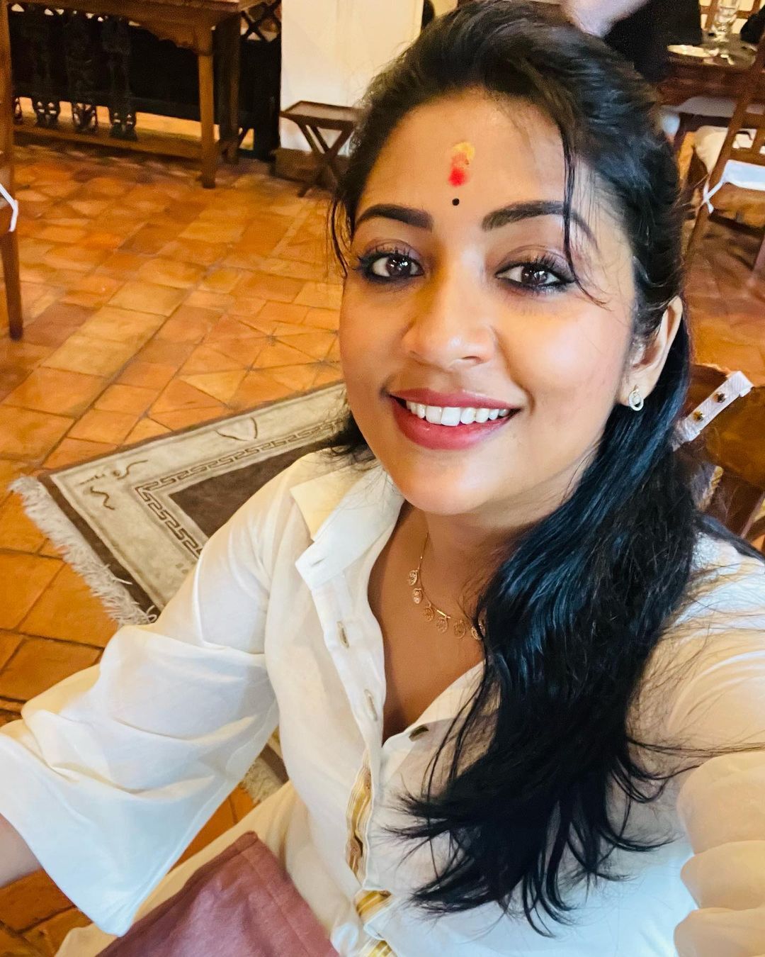 ഓണം അങ്ങ് നേപ്പാളിലാണ്.... ആഘോഷങ്ങൾ മിസ്സ് ചെയ്ത് നവ്യ നായർ, ചിത്രങ്ങൾ കാണാം