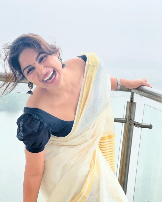 Mollywood Actress Samyuktha Menon Looking Stunning In Kerala Saree