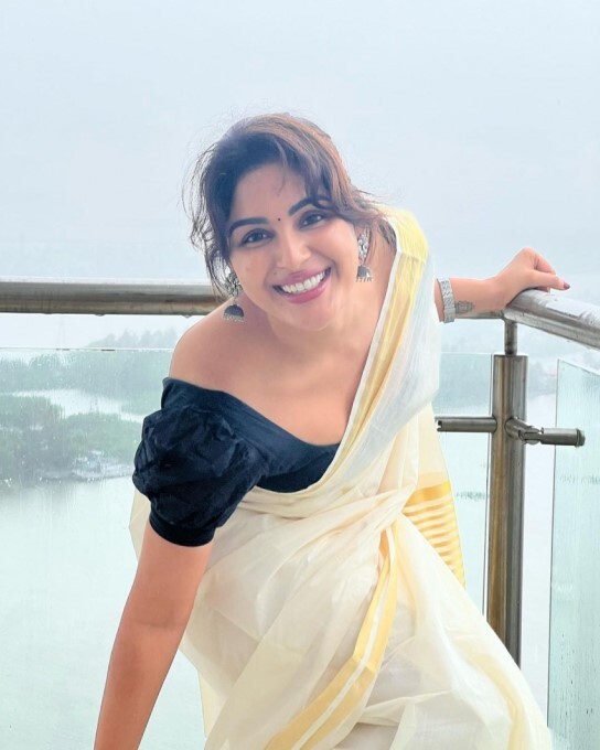 Mollywood Actress Samyuktha Menon Looking Stunning In Kerala Saree