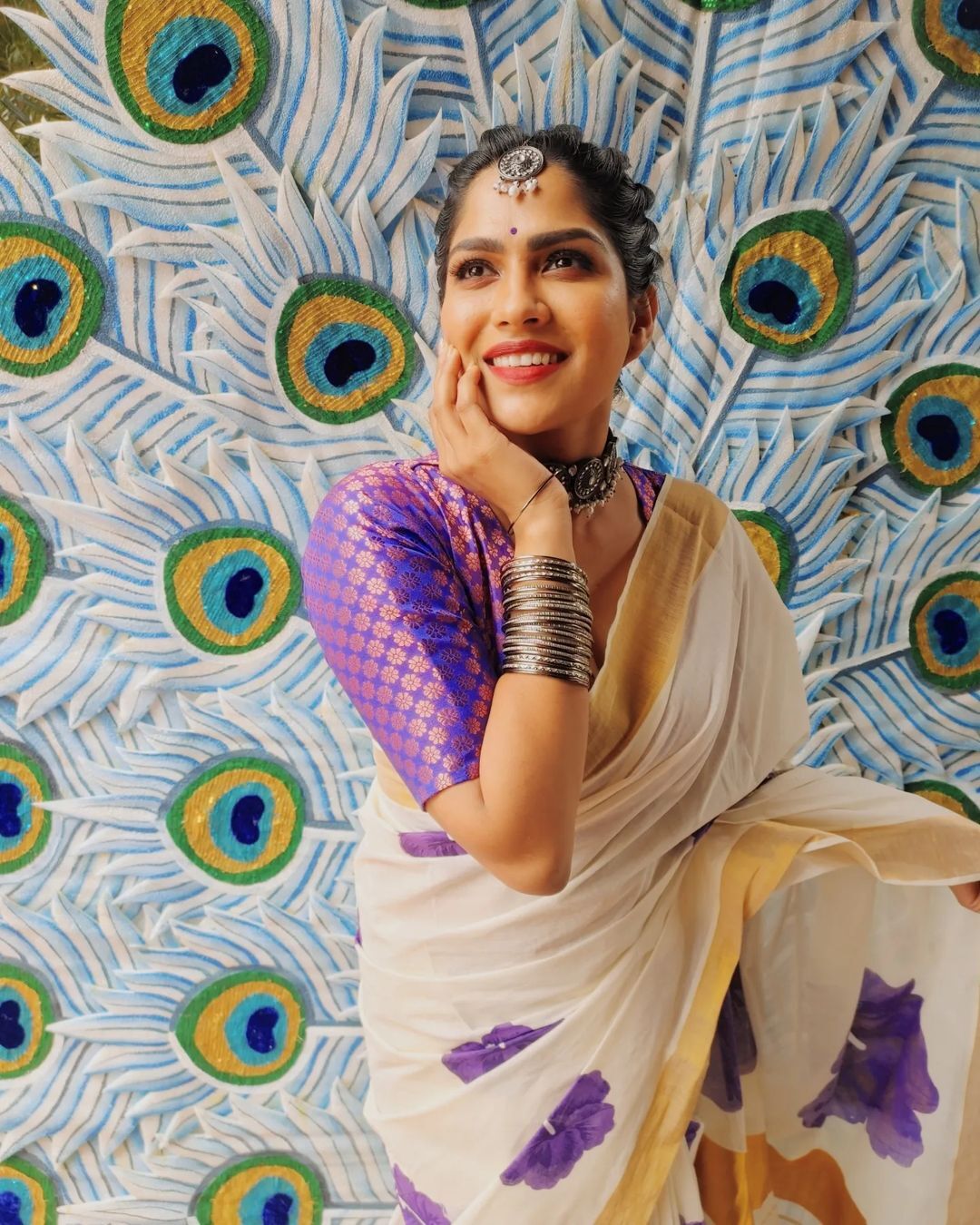 ഓണാഘോഷങ്ങൾ തുടരുന്നു... സ്റ്റൈലിഷ് ലുക്കിൽ സ്വാസിക, ചിത്രങ്ങൾ കാണാം