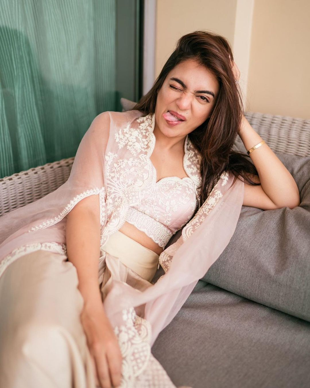 ഹൈവോള്‍ട്ടേജ് ചിരി, ആയിരം ബള്‍ബ് ഒരുമിച്ച് കത്തിയ പോലെ; നസ്രിയ സ്‌മൈലിംഗ് ബ്യൂട്ടി തന്നെ, ചിത്രങ്ങള്‍ വൈറല്‍