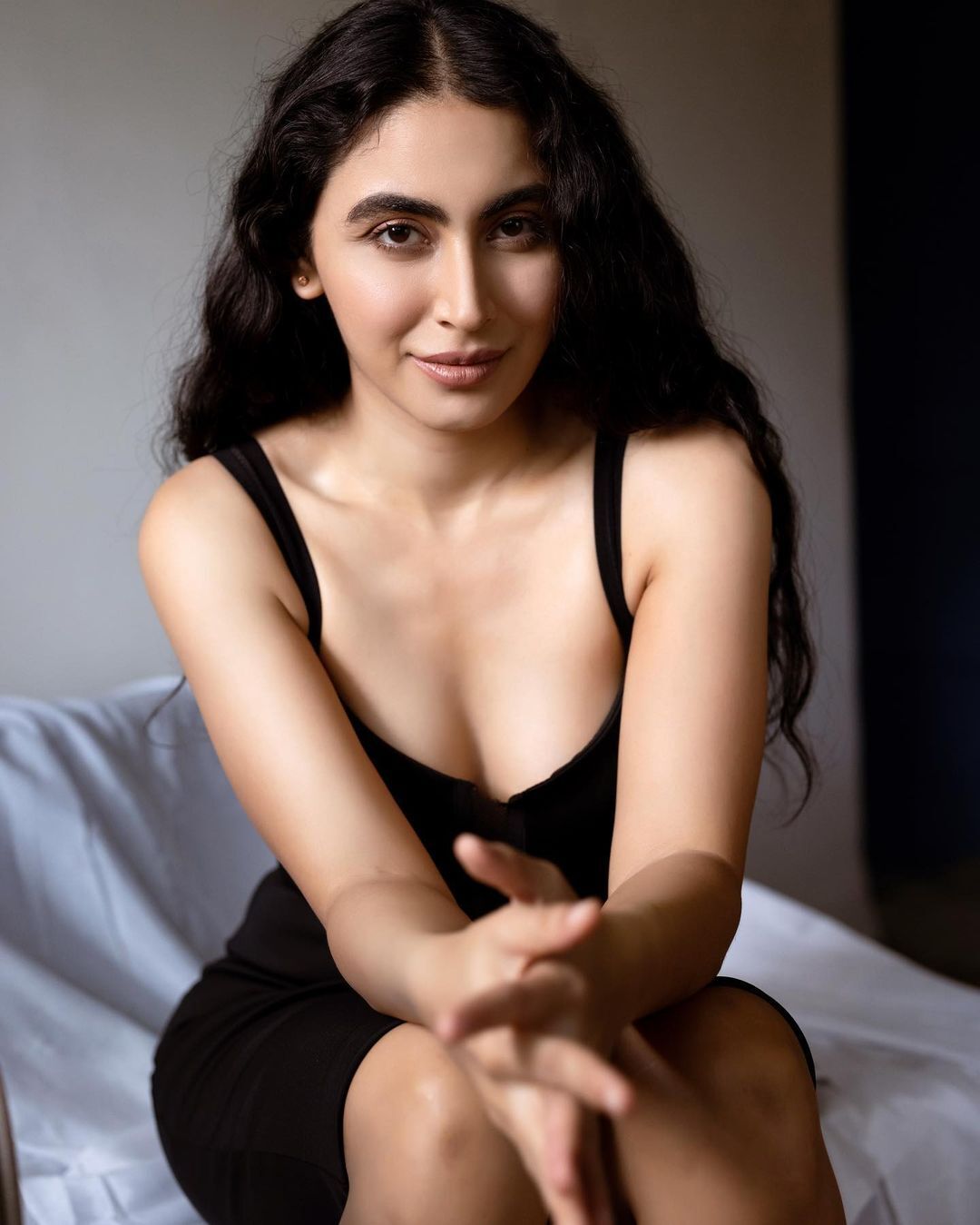 PHOTOS : ஸ்விம் சூட்டில் பீச்சில் துள்ளாட்டம் போடும் கட்டிஜா  க்பால்.. கிறங்கடிக்கும் நச் போட்டோஸ் இதோ!