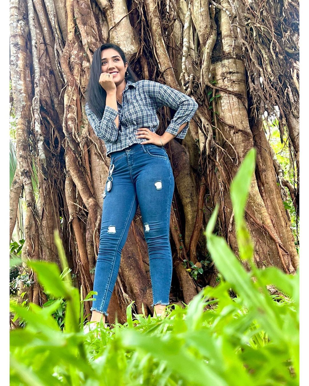 PHOTOS : சீரியல் நடிகை ஸ்ரீநிதியா இது? கையில் தாமரை பூவுடன் ஜொலிக்கும் நடிகை ஸ்ரீநிதி.. லேட்டஸ்ட் கலக்கல் பிக்ஸ் இதோ!  