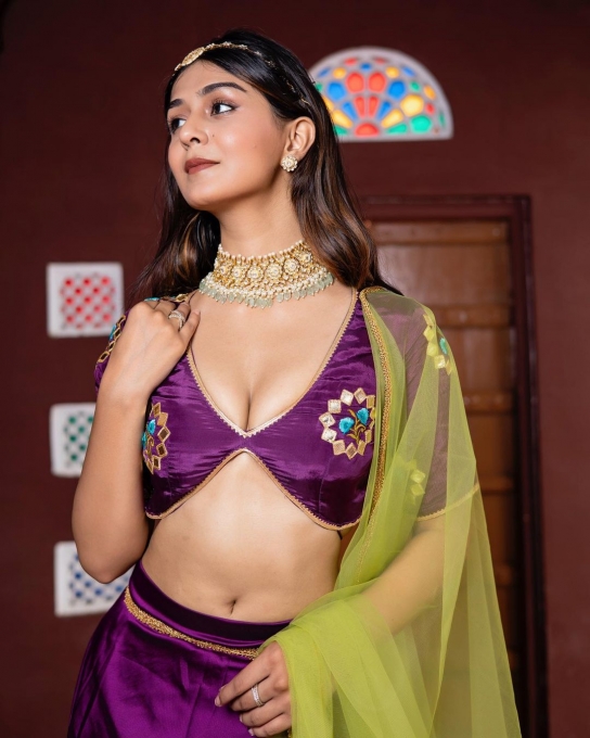 PHOTOS : அரேபிய ராணியாக மாறிய ருத்வி திவாரி.. கிறங்கடிக்கும் நச் போட்டோஸ் இதோ!