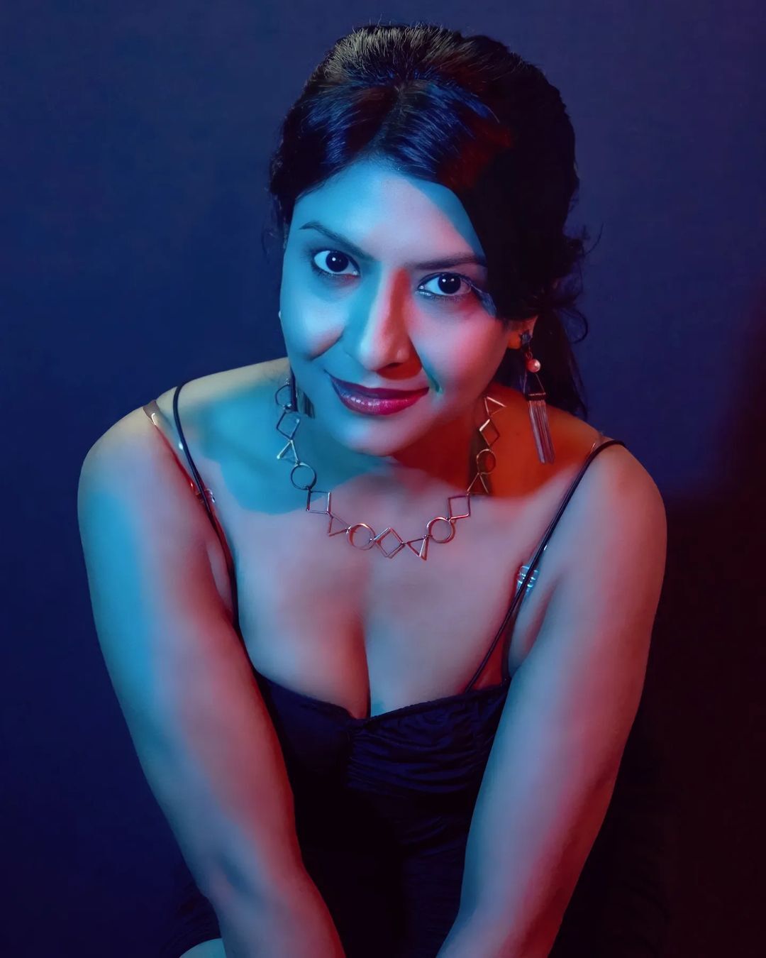 PHOTOS : அசத்தும் அழகு அப்படியே நிலவு.. நடிகை சீமா மைதியின் லேட்டஸ்ட் கலக்கல் போட்டோஸ் இதோ!